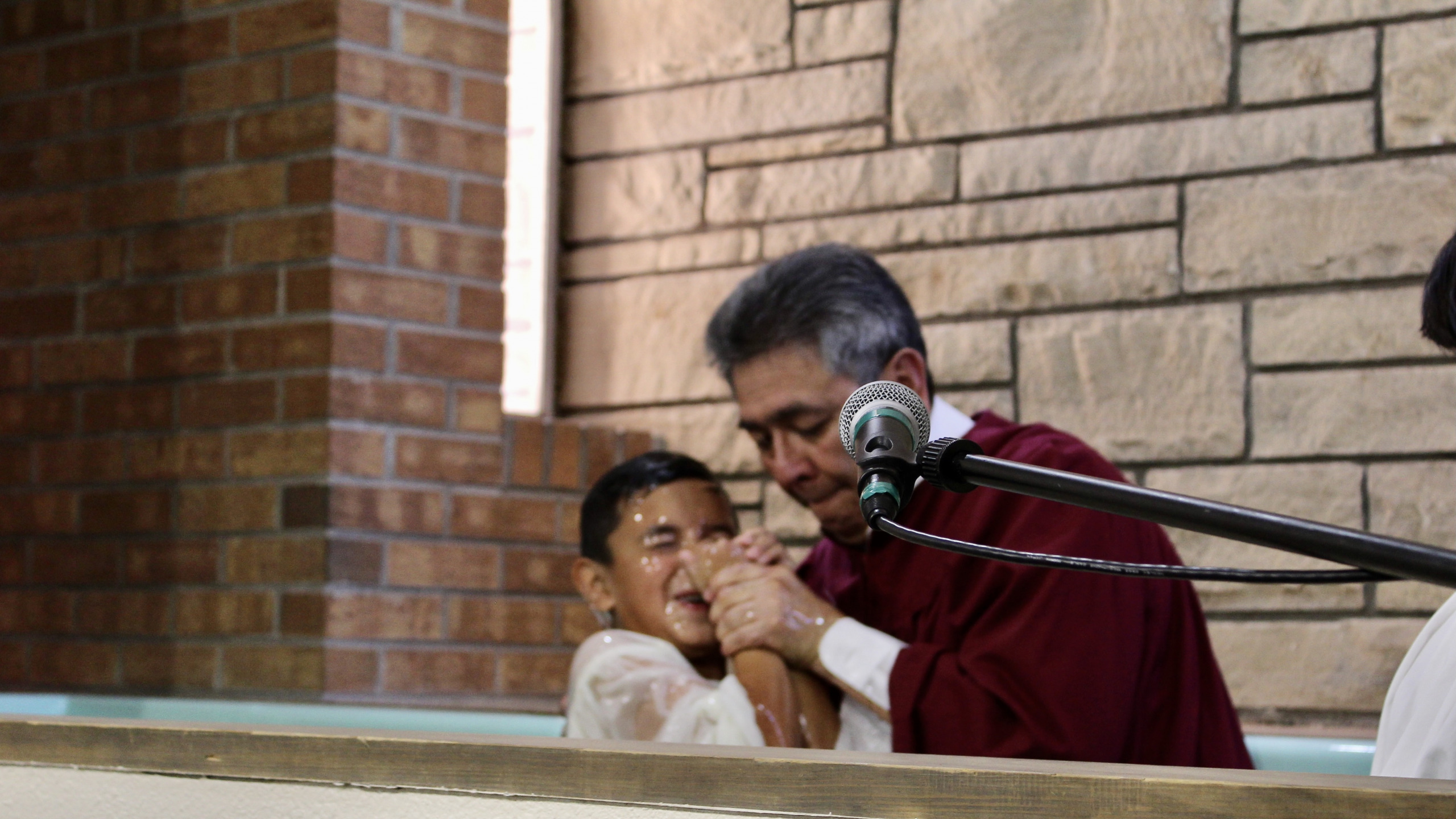 Montrose Hispanic ends community meetings with 11 baptisms