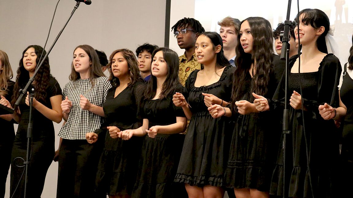 KOINONIA CHOIR PERFORMS AT ASI MID-AMERICA CONVENTION