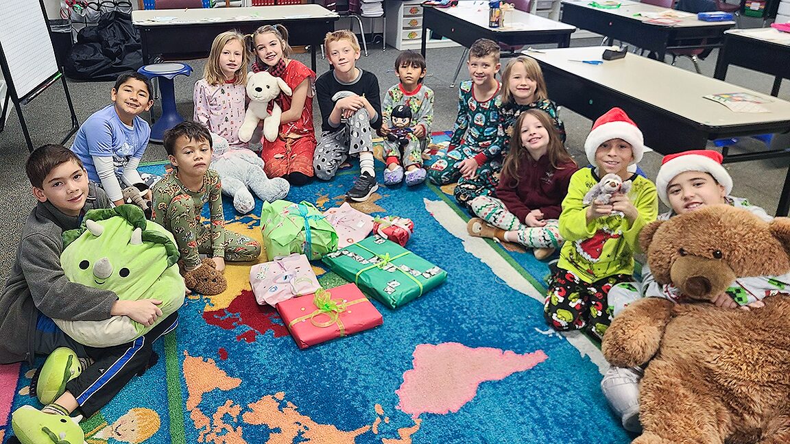 VISTA RIDGE STUDENTS PARTICIPATE IN THE GIVING TREE
