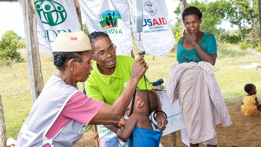 Séance-de-pesage---CR-Amporoforo_district-Vohipeno0925