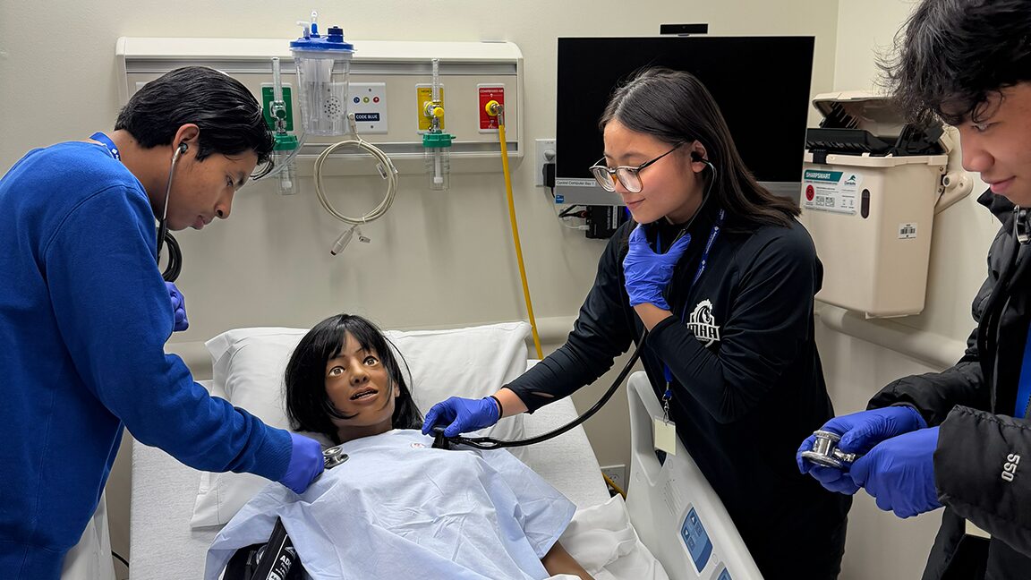 MHA JUNIORS AND SENIORS VISIT ADVENTHEALTH UNIVERSITY